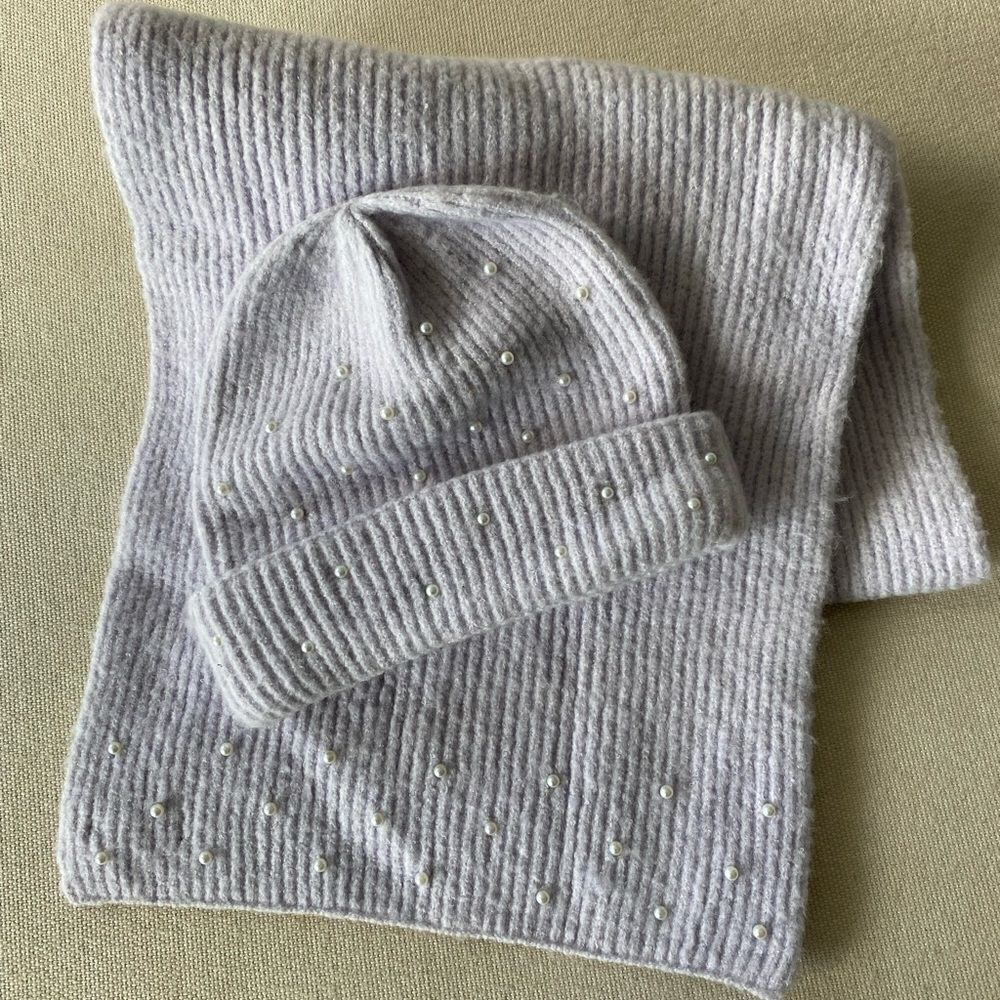 NWOT Steve Madden Hat and Scarf Set
